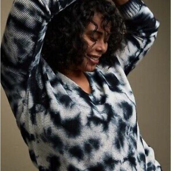 Torrid Blue and White V-Neck Sweater Tie Dye 2X - Picture 1 of 5